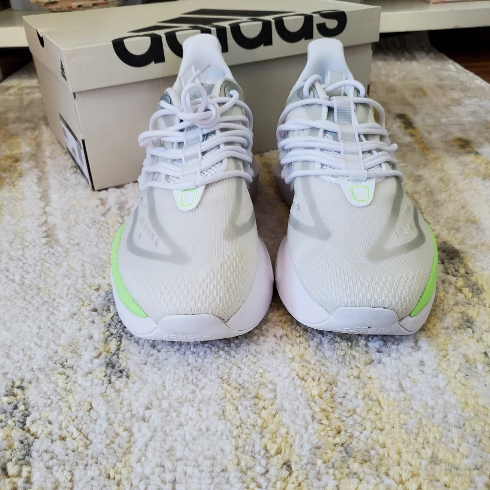 NEW Adidas Alphaboost V1
